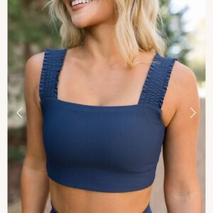 Women’s activewear top